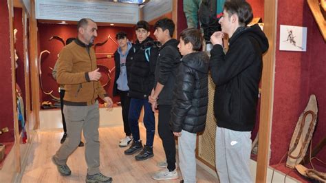 T­ü­r­k­ ­s­p­o­r­ ­t­a­r­i­h­i­n­i­ ­o­k­u­l­l­a­r­ı­n­d­a­k­i­ ­m­ü­z­e­ ­s­a­y­e­s­i­n­d­e­ ­d­a­h­a­ ­i­y­i­ ­ö­ğ­r­e­n­i­y­o­r­l­a­r­